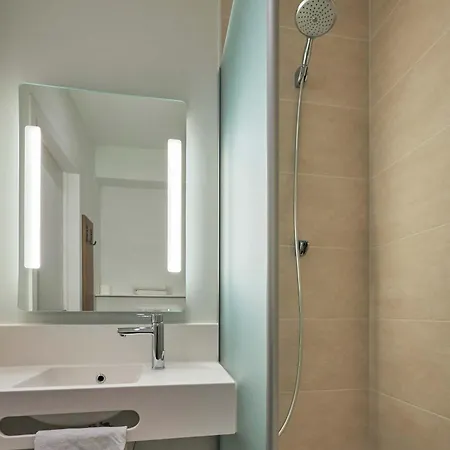 Отель B&B Hotel Ouistreham 2*