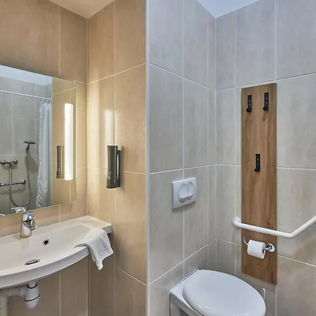 Отель B&B Hotel Ouistreham Уистреам
