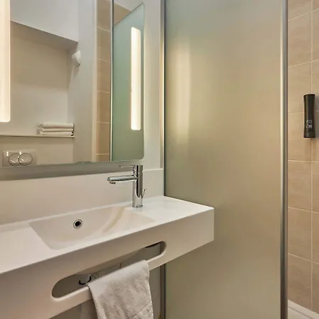 B&B Hotel Ouistreham Отель 2*